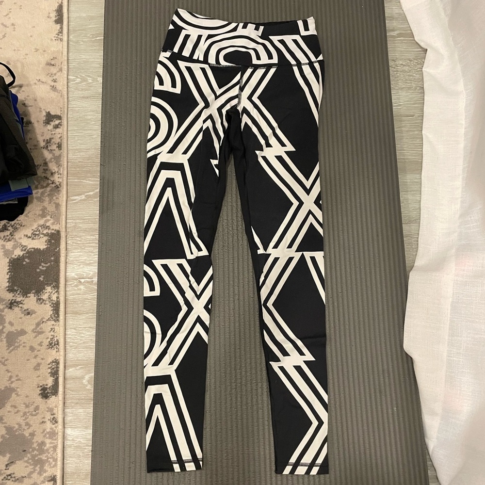 Victoria's Secret Black Pattern Leggings
